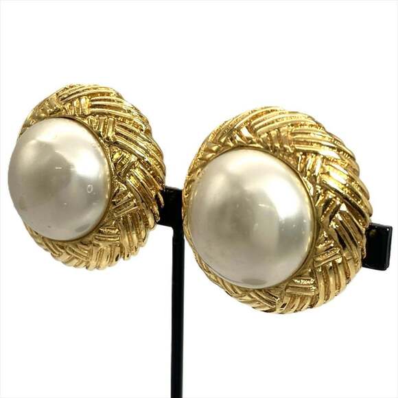 CHANEL Gold Pearl Earrings - Picture 2 of 7